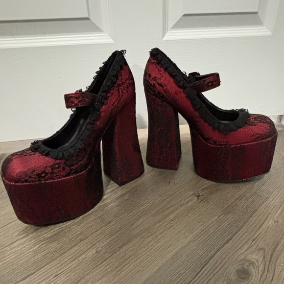 NWOB Dolls Kill / Widow Red Lace Platform Heels Size 9 - Picture 3 of 7